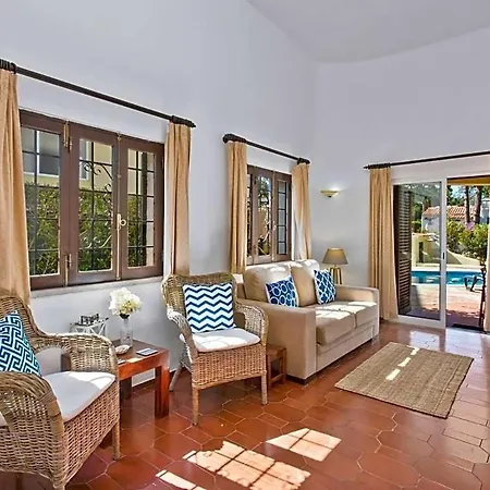 Sleeps 4 With Pool Air Con And Wifi * 维拉摩拉