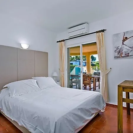 别墅 Sleeps 4 With Pool Air Con And Wifi *