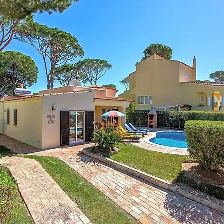 Sleeps 4 With Pool Air Con And Wifi