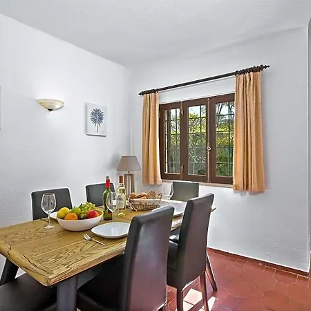 Sleeps 4 With Pool Air Con And Wifi 别墅