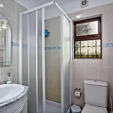 Sleeps 4 With Pool Air Con And Wifi * 维拉摩拉