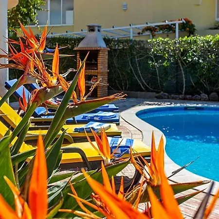 Sleeps 4 With Pool Air Con And Wifi